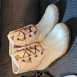 Sperry womans 8 waterproof rubber boots